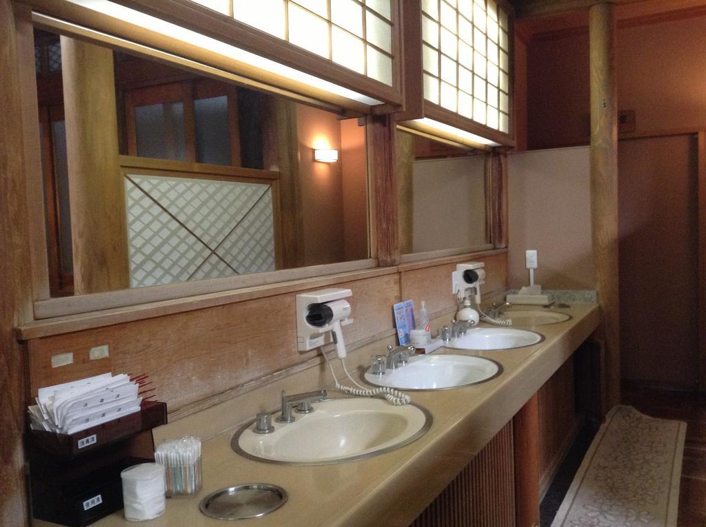 Hotel Yorozuya Annex Yurakuan à Yamanouchi  Extérieur photo